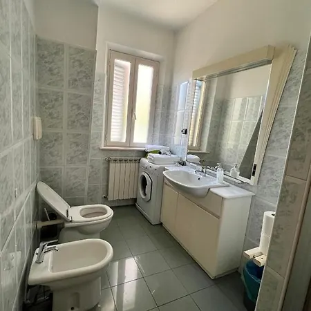 Spazioso Piano Terra Vicino Mare *