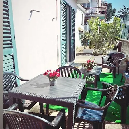 Apartamento Spazioso Piano Terra Vicino Mare