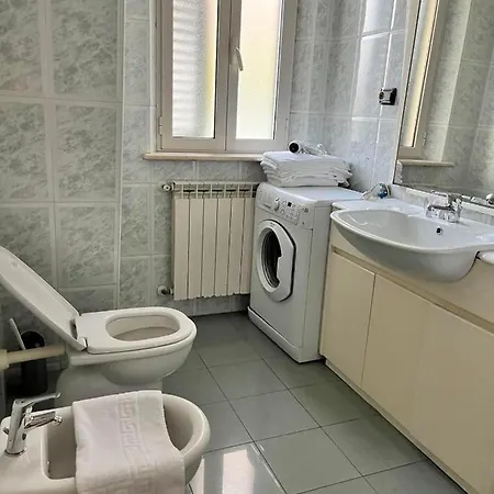 Spazioso Piano Terra Vicino Mare