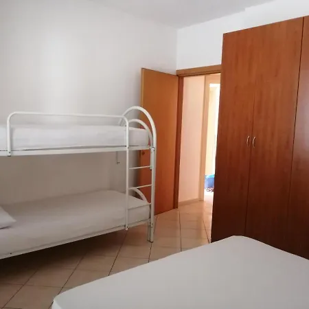 Spazioso Piano Terra Vicino Mare