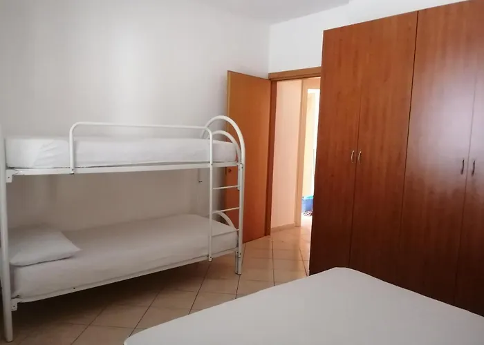 Spazioso Piano Terra Vicino Mare