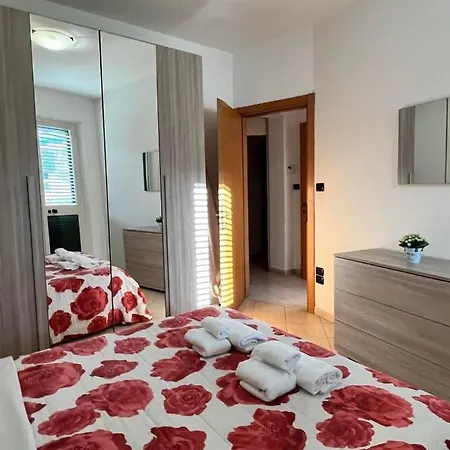 Spazioso Piano Terra Vicino Mare Апартаменты